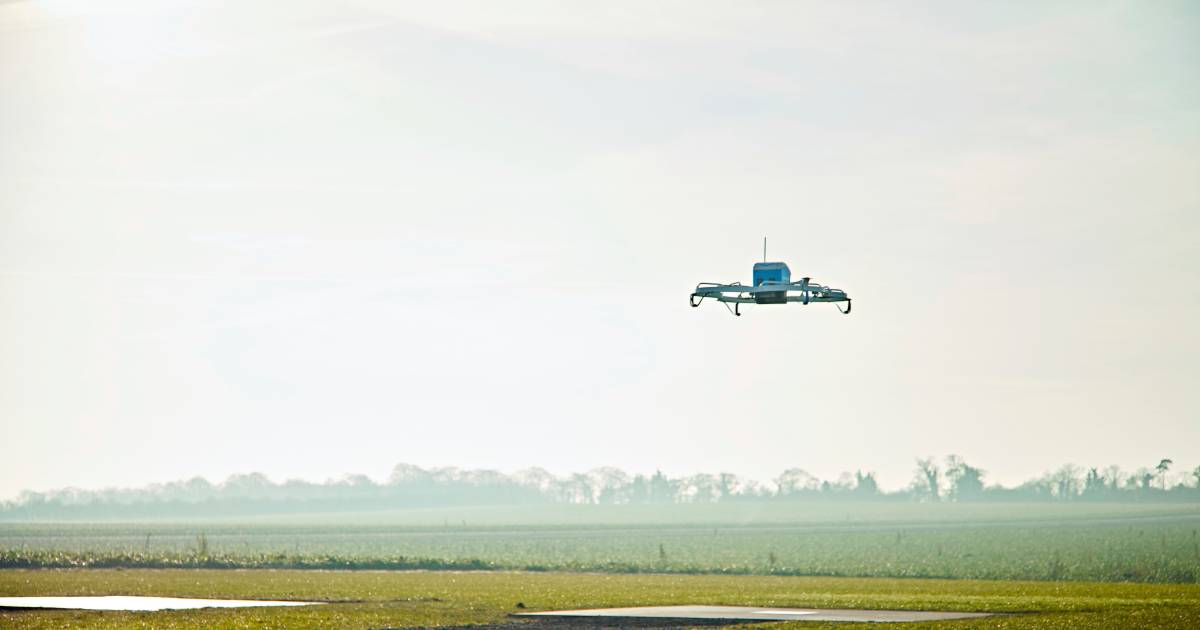 Amazon Prime Air начинает доставлять посылки с помощью дронов в США |  Техника