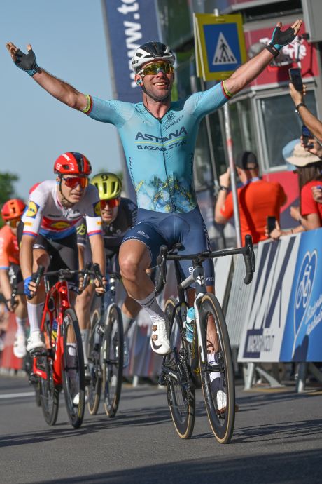 Cavendish klopt Groenewegen in tweede etappe Ronde van Hongarije