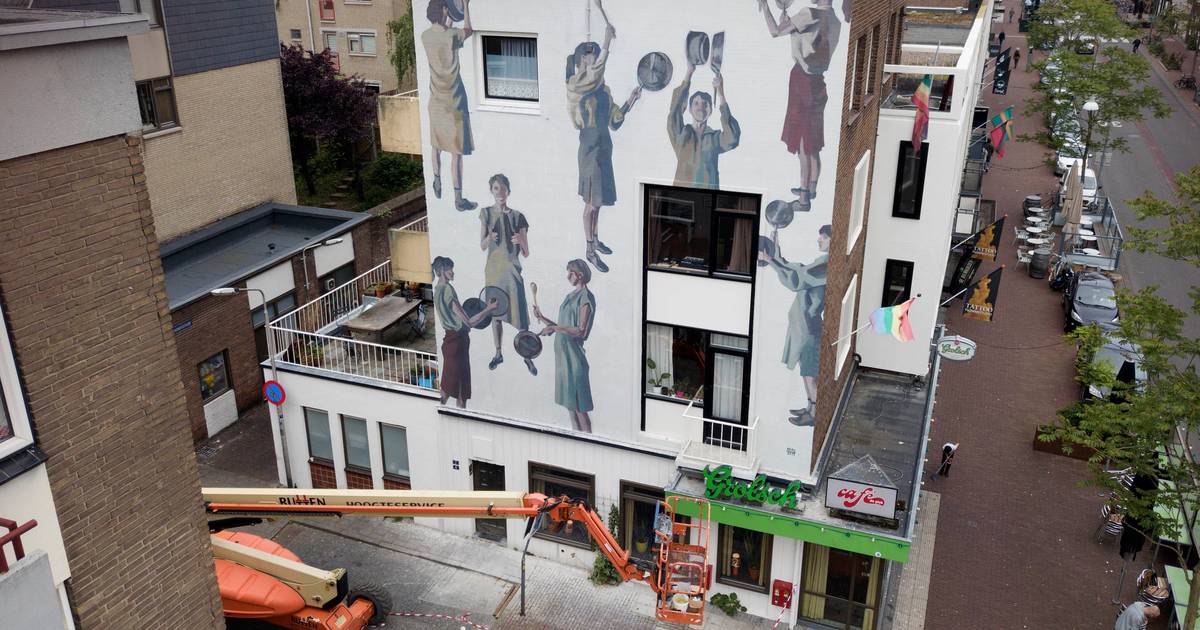 Nieuw kunstwerk op gevel eetcafé De Plak moet voer voor