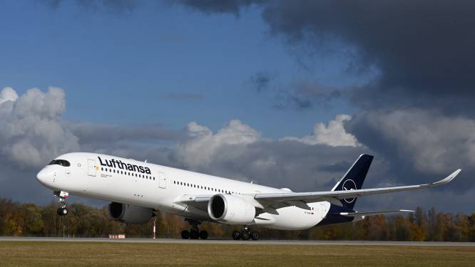 Lufthansa vermindert aantal vluchten van Schiphol nog niet, maar houdt situatie scherp in de gaten