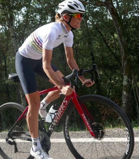 Twee jaar na diagnose borstkanker wereldkampioen Gran Fondo, de fiets sleepte Oosterbeekse Nicolien Luijsterburg erdoorheen
