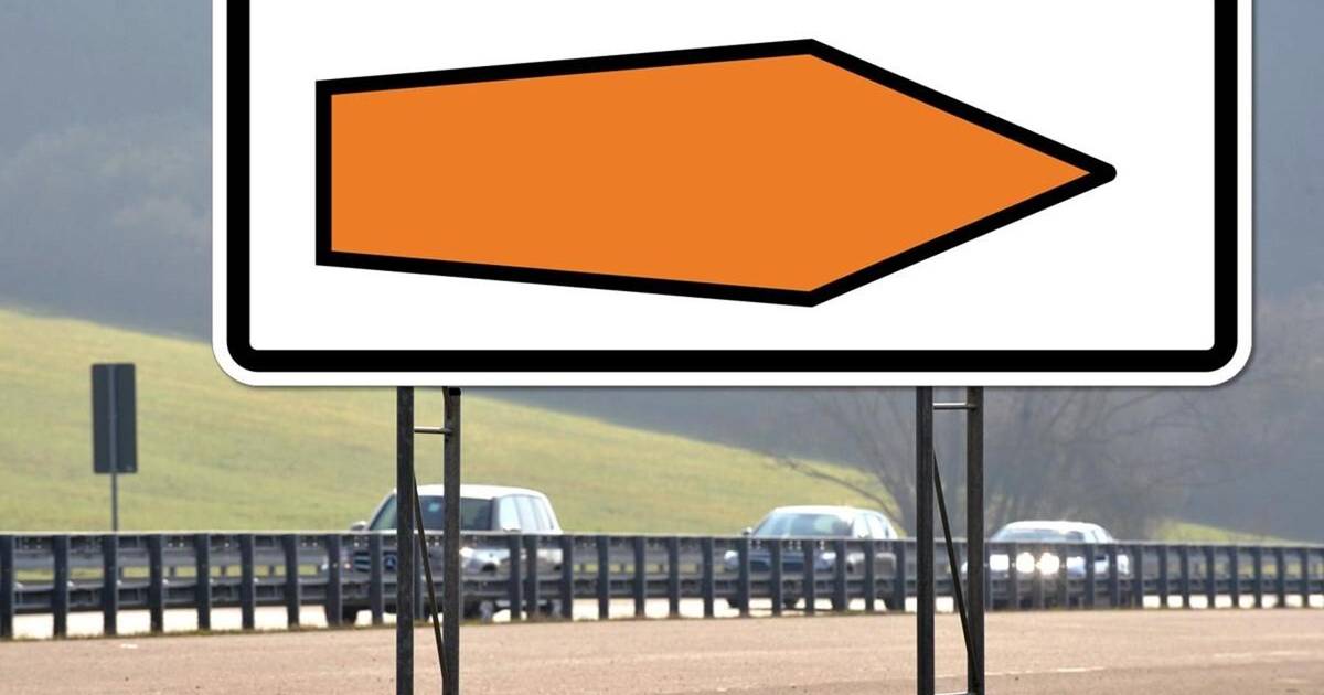 This means the mysterious orange arrows along the German Autobahn |  car