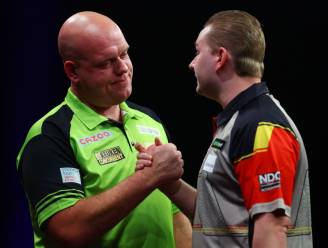 Teleurgestelde Dimitri Van den Bergh relativeert rivaliteit met Van Gerwen: “Ik zie hem meer dan mijn eigen gezin”
