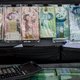 Hyperinflatie in Iran: Teheran wil vier nullen schrappen van biljet (van 1 miljoen naar 100 rial dus)