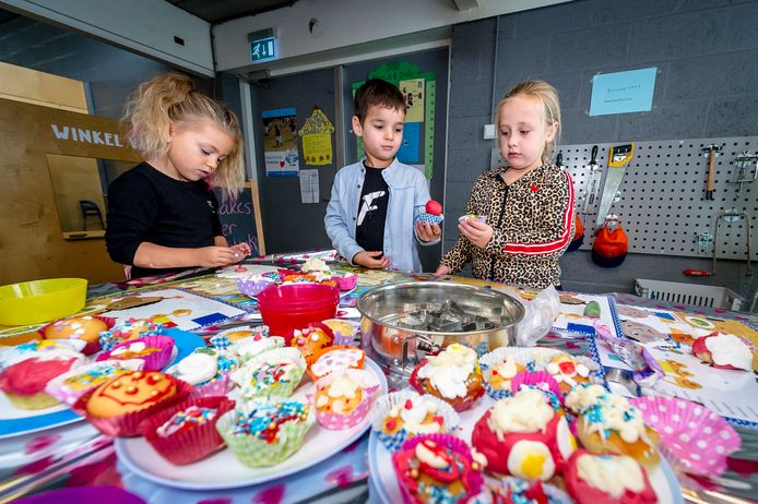 Verspreiding blad Locomotief Kinderen versieren cupcakes voor leeftijdsgenootjes in Kenia | Rotterdam |  AD.nl