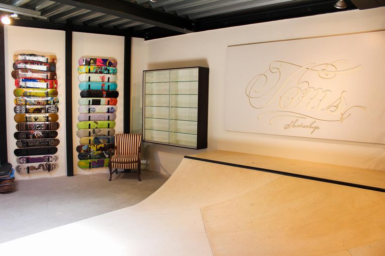 In de winkel kan daadwerkelijk geskateboard worden. Beeld Toms Skateshop