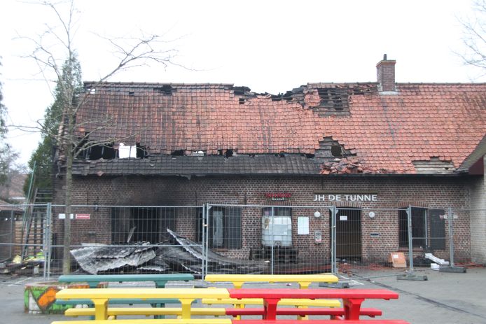 De brand zorgde voor grote schade aan jeugdhuis De Tunne in Izegem.