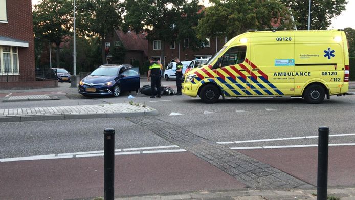 De situatie na het ongeluk op de Molenweg in Nijmegen.
