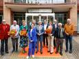 Gedecoreerden samen met burgemeester Anton Ederveen en kinderburgemeester Billy de Wit voor het gemeentehuis van Valkenswaard.