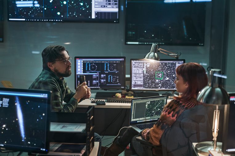 Leonardo DiCaprio en Jennifer Lawrence. Beeld Niko Tavernise/Netflix