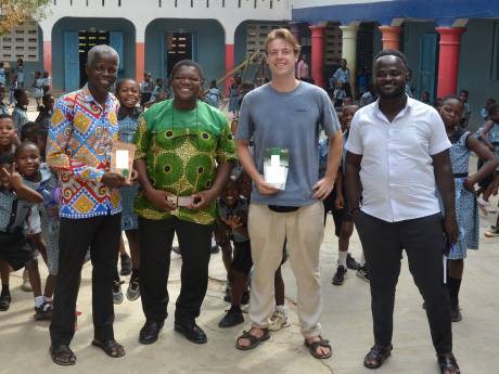 Floris behaalde zijn master economie en verhuisde naar Ghana: ‘Ondernemen heeft me altijd getrokken’