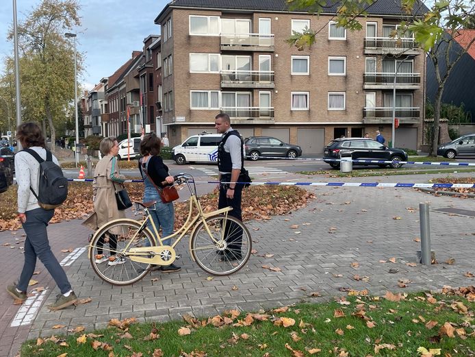 In het centrum van Kortrijk liep een meisje (16) levensgevaarlijke verwondingen op bij een aanrijding op het zebrapad.