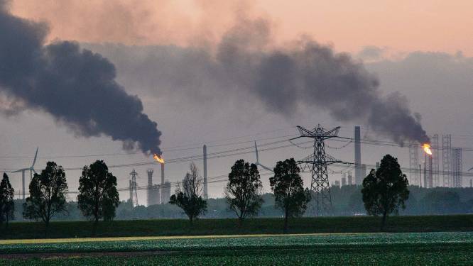 Onderzoek naar verminderen van fakkels in de Rotterdamse haven