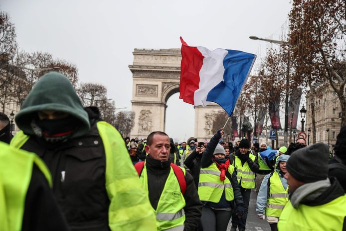 De Fransen gaan ook vandaag weer de straat op. Het is de vijfde zaterdag op rij dat in Frankrijk wordt gedemonstreerd.
