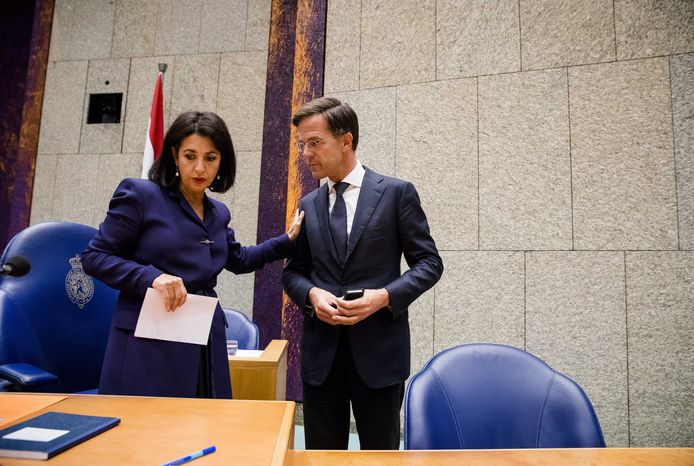 Premier Mark Rutte en Tweede Kamervoorzitter Khadija Arib in de de plenaire zaal.