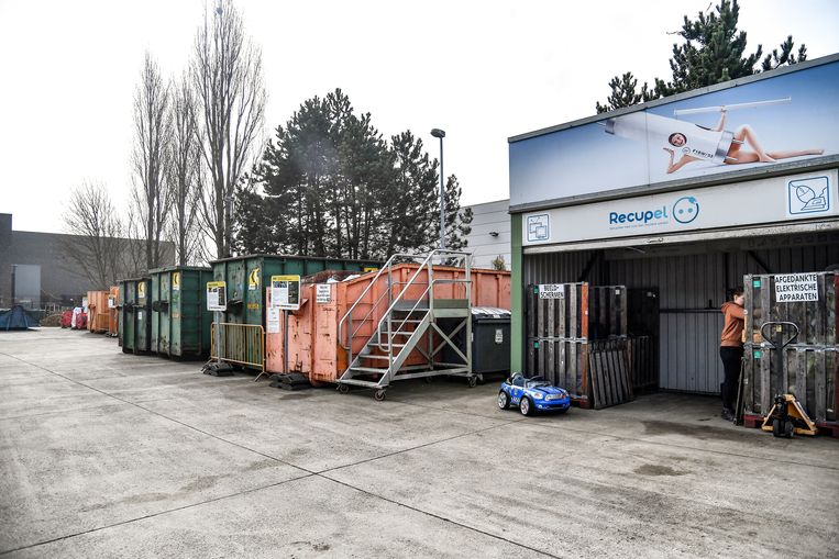 Het huidige recyclagepark in de Textielstraat voldoet niet langer aan de eisen van het materiaaldecreet.