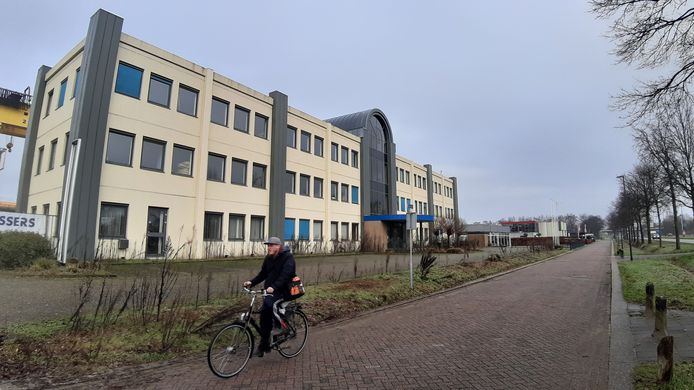 In een voormalig kantoorpand aan de Elschot in Oosterhout worden vanaf september 74 jonge vluchtelingen opgevangen.