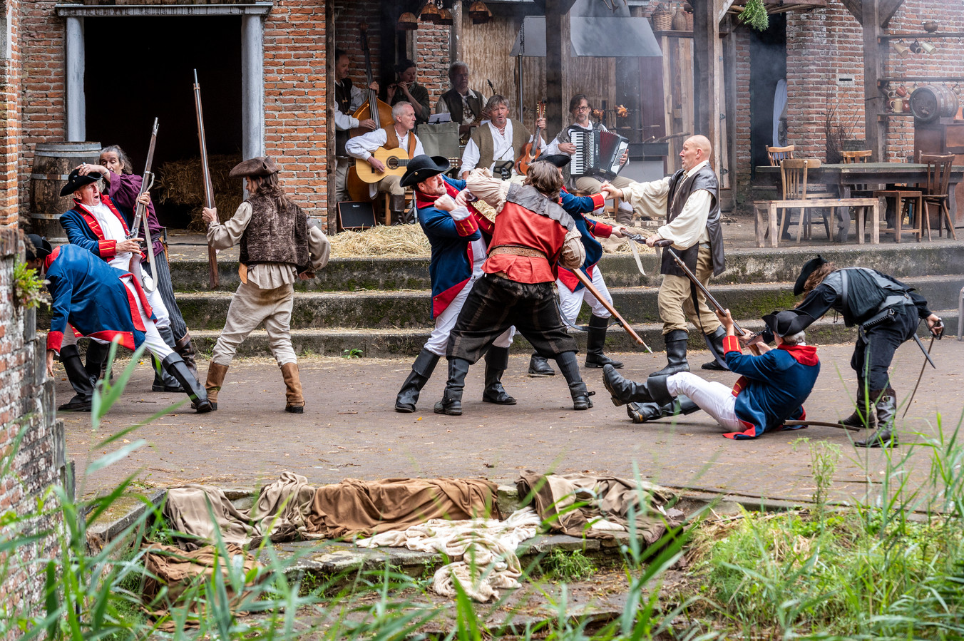 825 Man Publiek Ziet Spektakel Van Jubilerend Kersouwe Foto Bd Nl