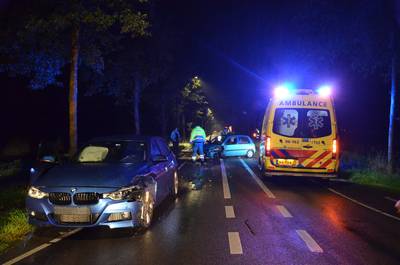 Hoogzwangere bestuurster botst met auto op ander voertuig in Vorden