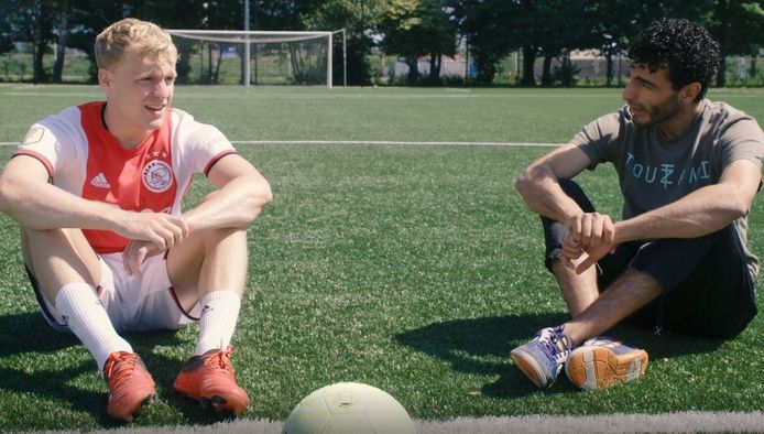 Donny van de Beek en Soufiane Touzani.