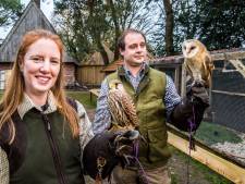 Tracey en Michael uit Oldenzaal vertellen op Erve Kraesgenberg het echte verhaal van de roofvogels