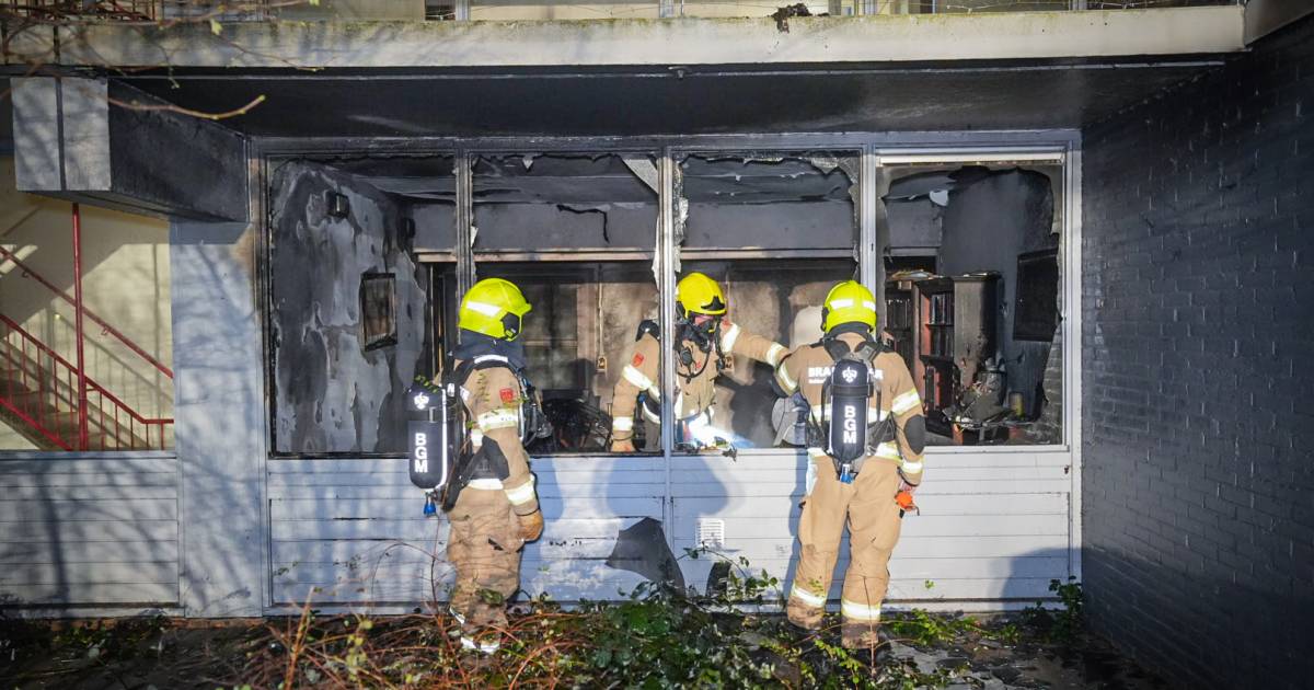 Flinke schade in flat na mogelijke brandstichting: ‘Je zag geen hand voor ogen in de gang’