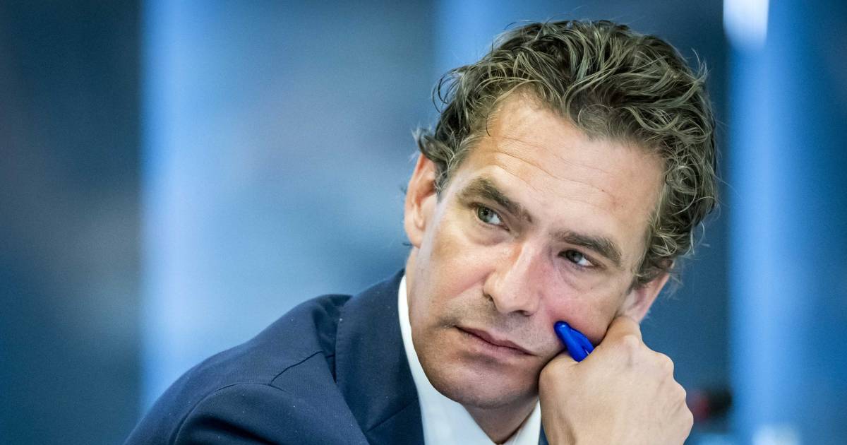 Minister Bas van 't Wout is niet de enige politicus aan ...