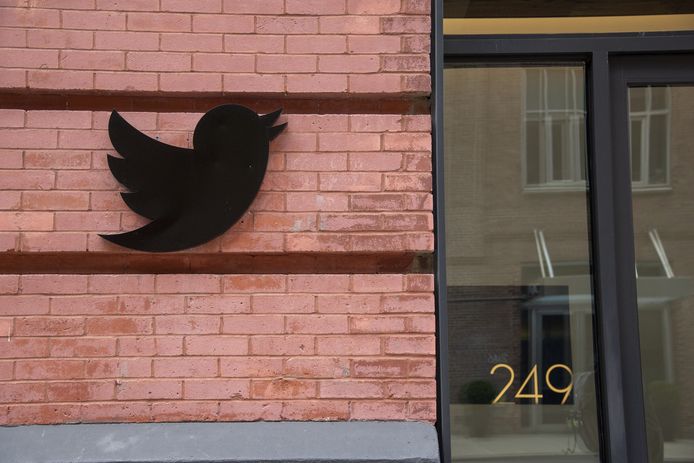 Het logo van Twitter op een gebouw van het bedrijf in New York.