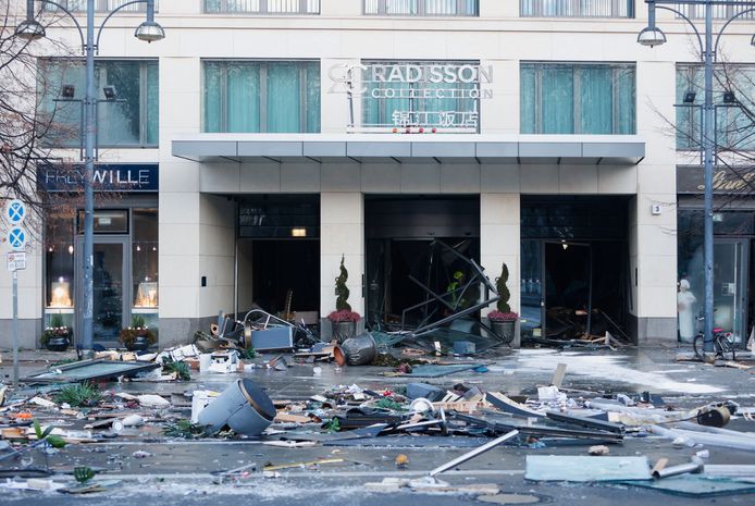 Het beschadigde Radisson Collection Hotel.