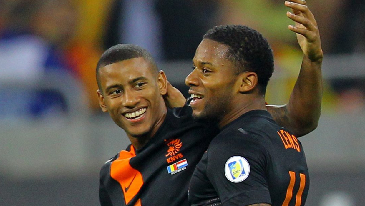 Luciano Narsingh (l) en Jeremain Lens. Beeld epa