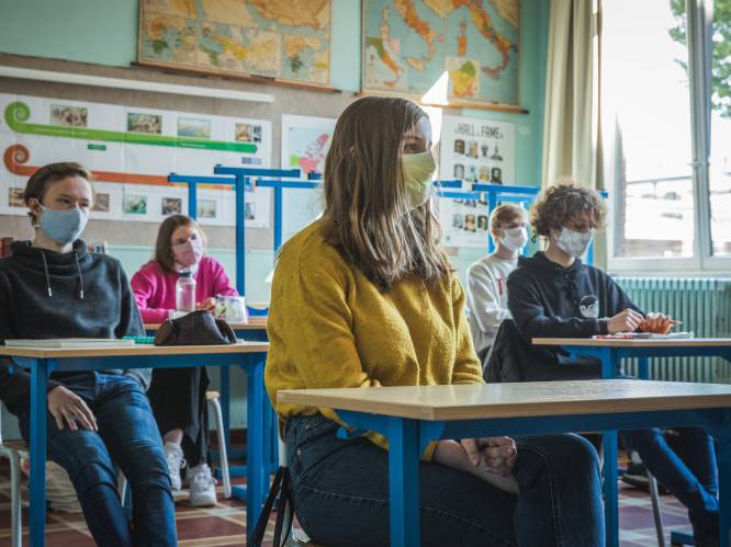 CD&V en Vlaams Belang willen scholieren ‘ontmaskeren’, maar experts en minister zeggen nee