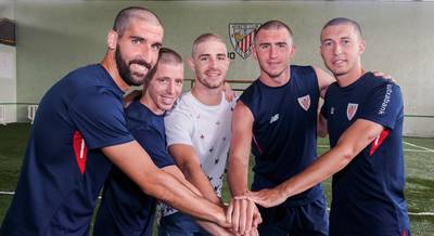 Athletic Bilbao-selectie scheert hoofd kaal voor zieke teamgenoot