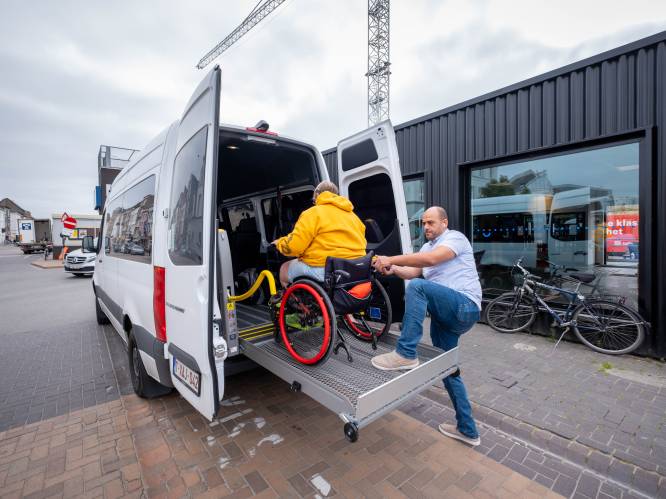 Van rolstoelgebruikers mag NMBS nog lang taxi’s blijven inzetten: “Toegankelijkheid treinen en perrons is ondermaats”