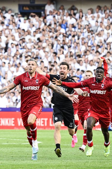 Un dénouement incroyable: Alderweireld offre le titre à l’Antwerp, l’Union et Genk douchés dans les arrêts de jeu 