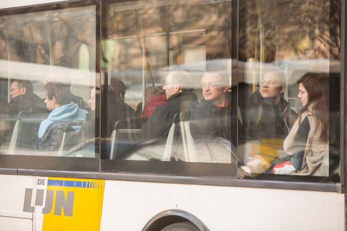 Deze boetes riskeer je bij tram of trein | | hln.be