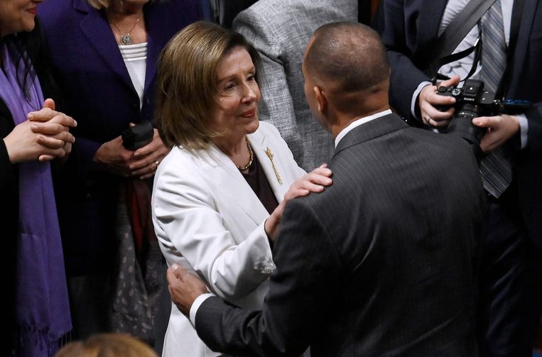 Hakeem Jeffries en Nancy Pelosi in het Congres. Beeld AFP
