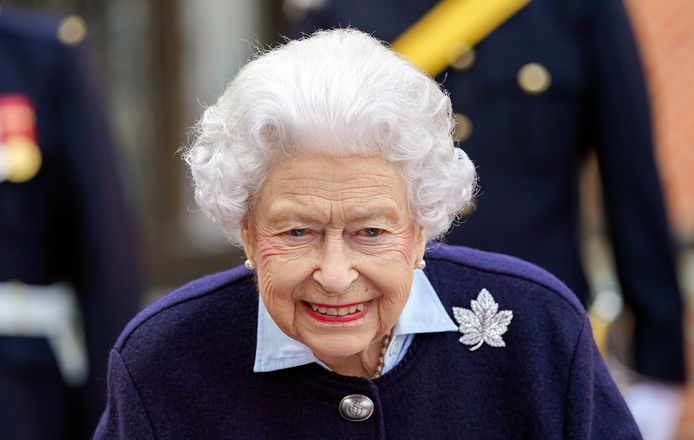 De Britse queen deinst er blijkbaar niet voor terug om de handen uit de mouwen te steken.