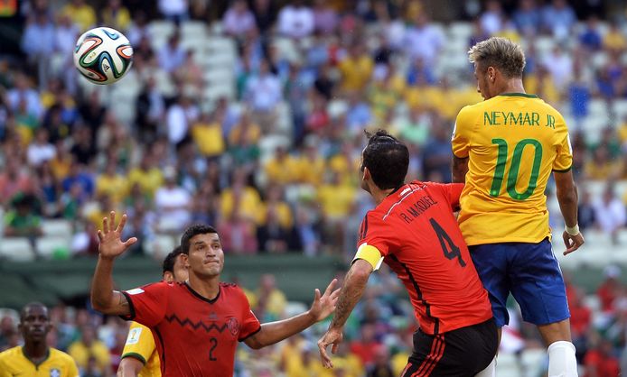 In Brazilië leeft vooral de vraag of Neymar het WK in Rusland gaat halen of niet.
