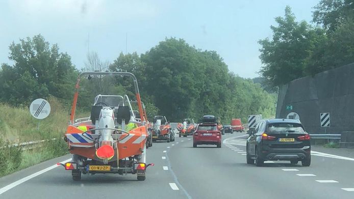 De Reddingsbrigades Wierden, vrijdag op weg naar Limburg.