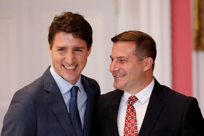 De Canadese minister van Immigratie Marco Mendicino (rechts) met premier Justin Trudeau.