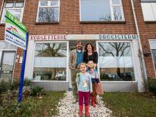 Annetje en Sven verkopen hun huis in het rustige en ruime Poeldijk: ‘Groen, maar nog niet groen genoeg’