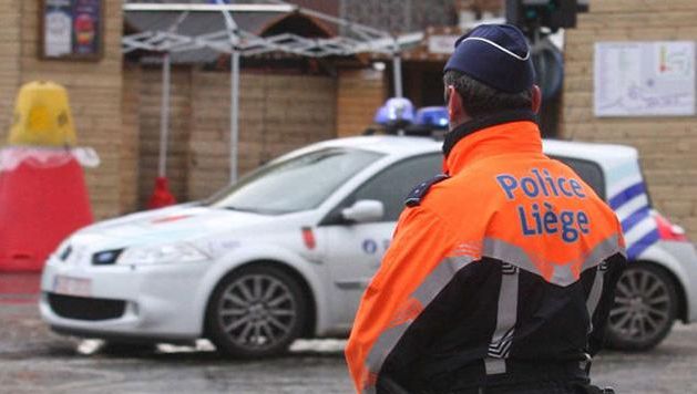 Appelés sur les lieux, les policiers ont tenté d'interpeller l'individu qui ne s'est pas laissé faire. Un agent a été victime d'une violente morsure qui lui a arraché un bout de chair au niveau de l'avant-bras.