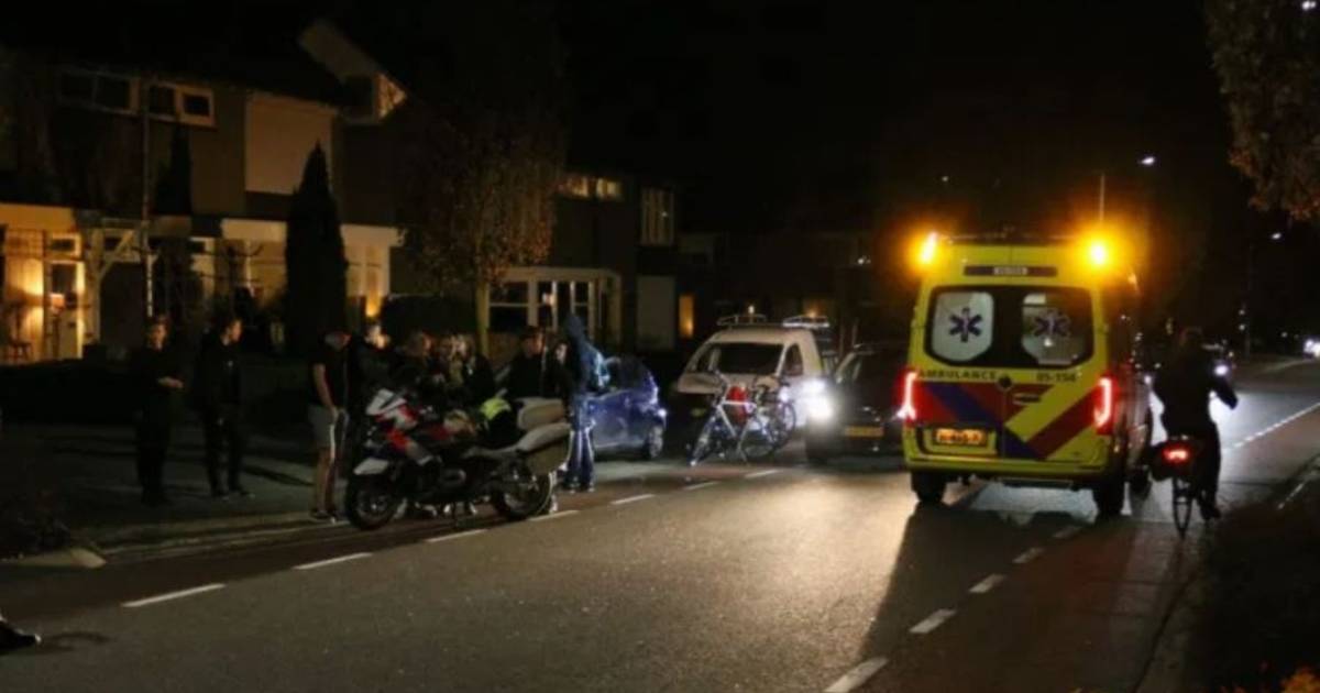 Meisje in Rijssen aangereden; bestuurder auto vlucht.