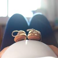 Kim (37) was draagmoeder voor haar zus: “Ik weet hoe het is om moeder te zijn, dat wilde ik ook voor haar” 