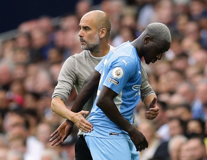 Bejamin Mendy met coach Pep Guardiola.