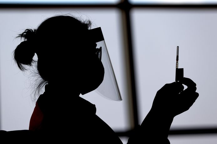 Australische verpleegster met een dosis van het Pfizer vaccin. Foto ter Illustratie.