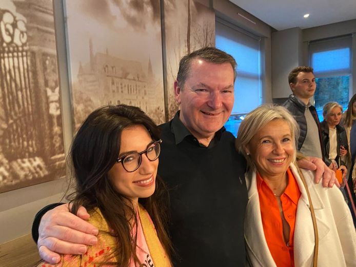 Burgemeester Hindryckx met de vriendin en mama van Gianni