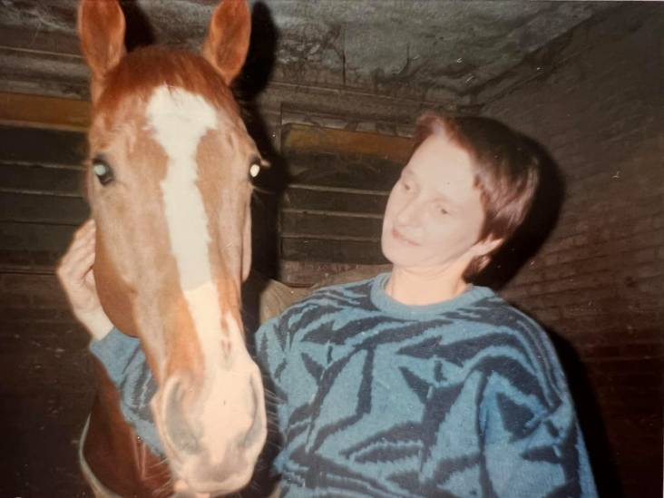 Jacky nam in haar eentje vier paarden mee naar het strand: het werd een vertrouwd gezicht in Wassenaar