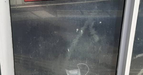 De politie heeft een 20-jarige man uit Rotterdam aangehouden voor de dodelijke steekpartij vanochtend in Rotterdam.