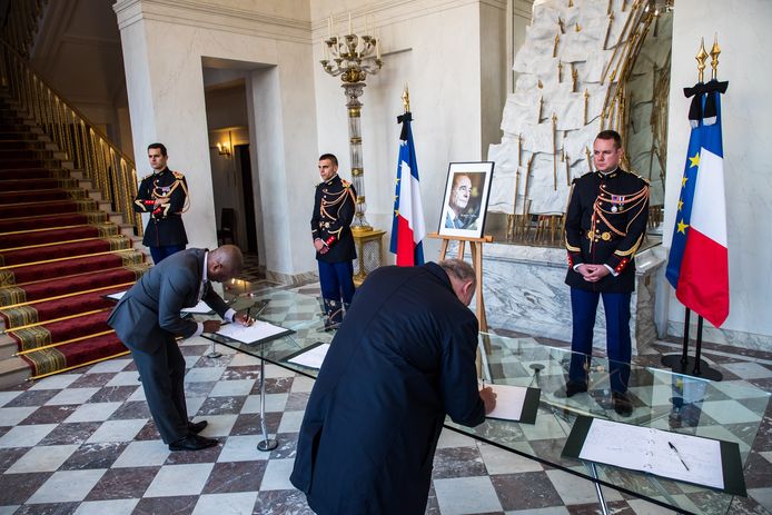 Een condoleance register voor Jacques Chirac op het presidentiële paleis.
